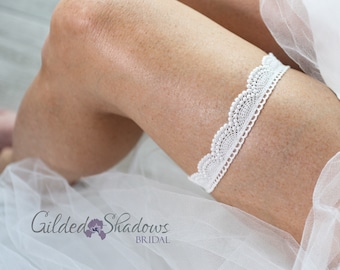 GL05 - White Scalloped Lace Bridal Garter, Sleek Wedding Garter, Dainty White Lace Garter, Comfortable Bride's Garter, Non-slip Garter