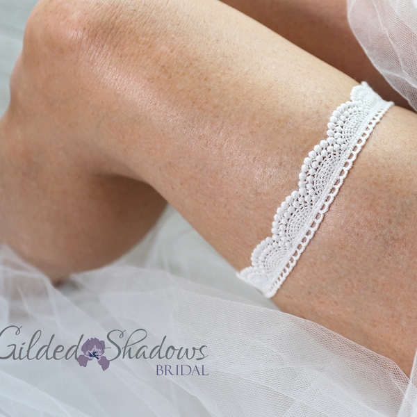 GL05 - White Scalloped Lace Bridal Garter, Sleek Wedding Garter, Dainty White Lace Garter, Comfortable Bride's Garter, Non-slip Garter