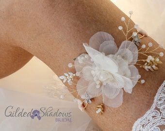 GWG05 Gold Floral Pearl Beaded Wedding Garter Set, Gold Floral Pearl Bride's Garter, White Flower Wedding Garter, Pearl Beaded Bridal Garter