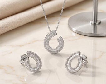 Set van 18k vergulde hoefijzerketting en oorbellen | Regenboogkristal bedelsieraden