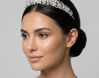 Zilveren kroontiara met zirkonia: klassiek haaraccessoire voor bruiloften