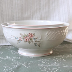 Set of 2 Villeroy & Boch Rosette Vegetable Serving Bowls · Romantic Tableware, suitable for wedding or engagement