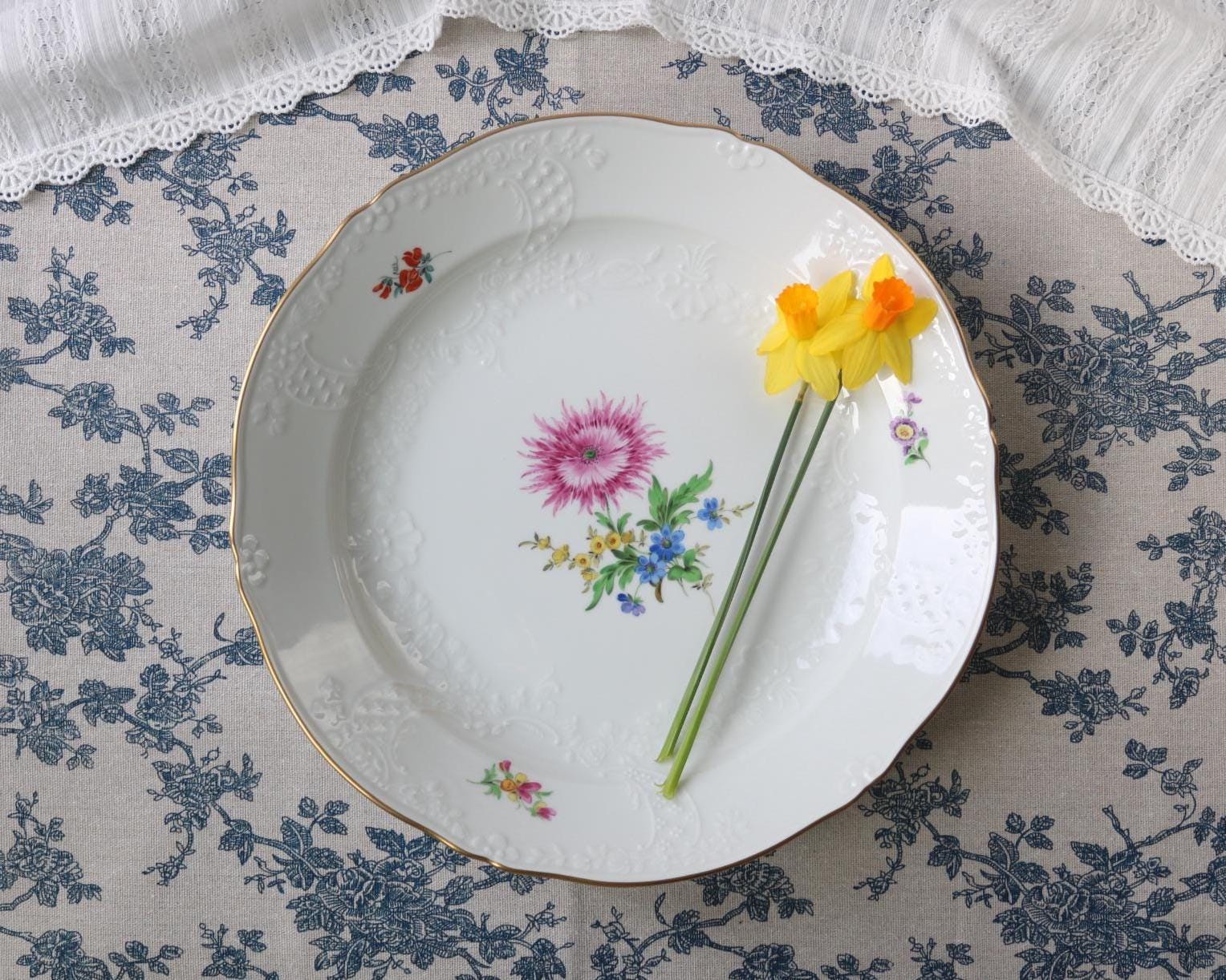 3 Puntaspilli Floreali Vintage Con Base In Legno Chiaro – Diametro 7 Cm, Motivi A Quadretti E Fiori