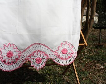 Crochet Pink Roses Pillow Cases, Vintage Pillow Case, Vintage Bedding, Vintage Linens, Bedding, Vintage Floral Cases
