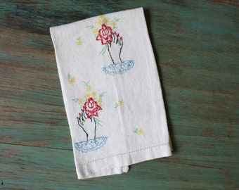 Red Rose Linen Embroidered Floral Hand Towel, Vintage Linen, Embroidered Linens, Vintage Embroidered Linens, Vintage Bathroom Linens, Floral