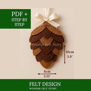 Puede incluir: Adorno de fieltro con forma de piña en tonos marrones, con una cinta crema y un lazo para colgar. El adorno mide 10 cm de alto y 8 cm de ancho. El texto en la imagen dice "PDF + STEP BY STEP" y "FELT DESIGN WONDER FELT STORY".