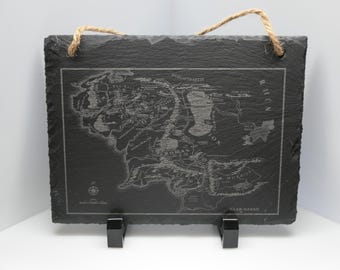 El Señor de los Anillos - Mapa de la Tierra Media grabado con láser en pizarra colgante (Tamaño mediano - 200 x 150 mm)