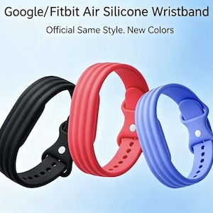 Peut inclure: Trois bracelets en silicone pour appareils Google/Fitbit en noir, rouge et bleu. Chaque bracelet présente une texture côtelée, une fermeture à épingle en métal et plusieurs trous de réglage. Le texte "Google/Fitbit Air Silicone Wristband" et "Official Same Style. New Colors" figure au-dessus des bracelets.