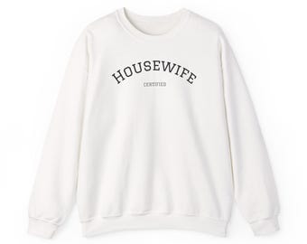 Huisvrouw gecertificeerd sweatshirt | Retro collegiale tekst ronde hals