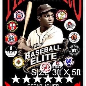Puede incluir: Bandera negra con un jugador de béisbol con un bate, con el texto "THE NEGRO LEAGUES" en rojo. Incluye logotipos de equipos y el texto "BASEBALL ELITE". Tamaño de la bandera: 91 cm x 152 cm.