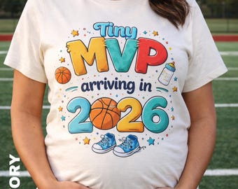 Kleine MVP arriveert in T-shirt 2026, aankondiging babyzwangerschap, basketbalthema