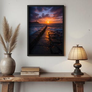 海の夕日の壁画、灯台のあるドラマチックな海景写真