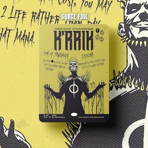 Op de afbeelding: Een rechthoekige ruilkaart met een gestileerde zwart-gele illustratie van een personage genaamd K'rrik, Son of Yawgmoth. De kaart toont de tekst K'rrik, Son of Yawgmoth, Lifelink en spelregels in zwarte letters op een gele achtergrond.