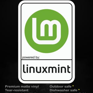 Puede incluir: Una pegatina rectangular con esquinas redondeadas, con un círculo verde con un logotipo "lm" blanco. El texto "stick me! somewhere cool..." está en la parte superior. Debajo está "powered by: linuxmint". El texto adicional indica vinilo mate premium.