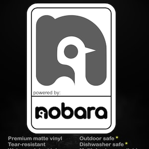 Pode incluir: Adesivo retangular com borda branca e gráfico cinza em forma de pássaro. O texto "stick me! somewhere cool..." está no topo. A marca "nobara" está abaixo. Texto adicional indica vinil fosco premium e resistente à água.