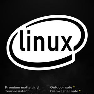 Op de afbeelding: Witte "linux" sticker met zwarte rand op zwarte achtergrond. De sticker heeft de tekst "stick me! somewhere cool..." in geel. Kenmerken zijn premium matte vinyl, scheurvast en waterbestendige inkt.