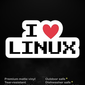 Puede incluir: Adhesivo blanco con el texto "I ❤️ LINUX" en negrita, con fuente de bloque. El corazón es rojo. El adhesivo también incluye el texto "stick me! somewhere cool..." en amarillo. Fabricado en vinilo mate de primera calidad y resistente al desgarro.