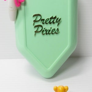 Pretty Pixies Play Set Lake Cabin Compact/Necklace Polly Pocket Style (49196)