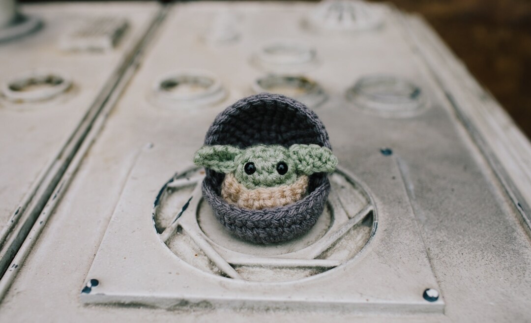 Little Green Alien in Pod - Etsy