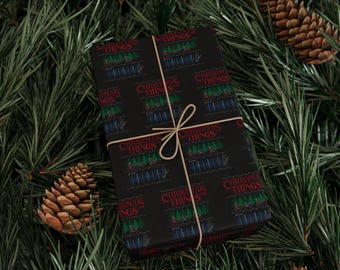 Papier cadeau de Noël Stranger Things, « Christmas Things », emballage cadeau rétro pour les fêtes, conception de fans d'émissions de télévision, cadeaux pour enfants, emballage cadeau d'anniversaire
