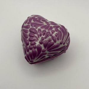 Caixa de cerâmica Talavera em formato de coração para pequenos objetos | Decoração mexicana feita à mão Roxo
