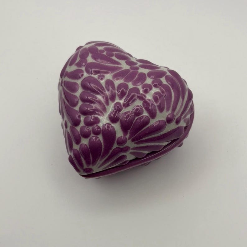 Caixa de cerâmica Talavera em formato de coração para pequenos objetos | Decoração mexicana feita à mão Roxo