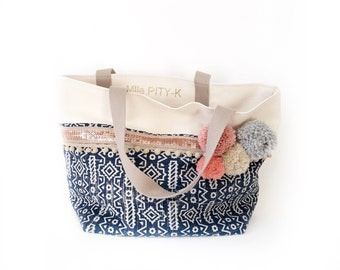 Grand sac cabas  en coton "Cordoba" motifs bleu et sequin roses dores et pompons ,  paillettes dorés  //  sac de cours  //cartable