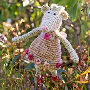 Crochet Pattern for Twinkle Toes - a Fairy Mouse Christmas Tree Topper