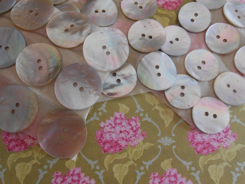 Natural Mother of Pearl Buttons 6 pcs Thin