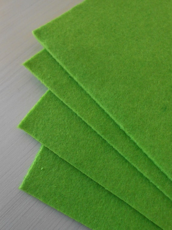 IOOLEEM Light Green Felt Sheets, 30pcs 7x11.3（Close to A4 Size - 18x28.5  cm) Pre-Cut Felt Sheet for Crafts, Craft Felt Fabric Sheets, Sewing Felt