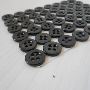 Buttons Natural Mother of Pearl  12 pcs Black