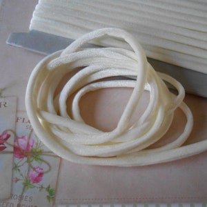 Velvet Trim Ivory Tubing Super Stretch Soft Cord 5 mm 2 yds