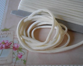 Velvet Trim Ivory Tubing Super Stretch Soft Cord 5 mm 2 yds