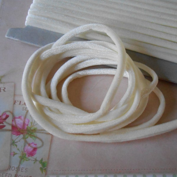 Velours Trim Ivory Tubing Super Stretch Soft Cord 5 mm 2 yds