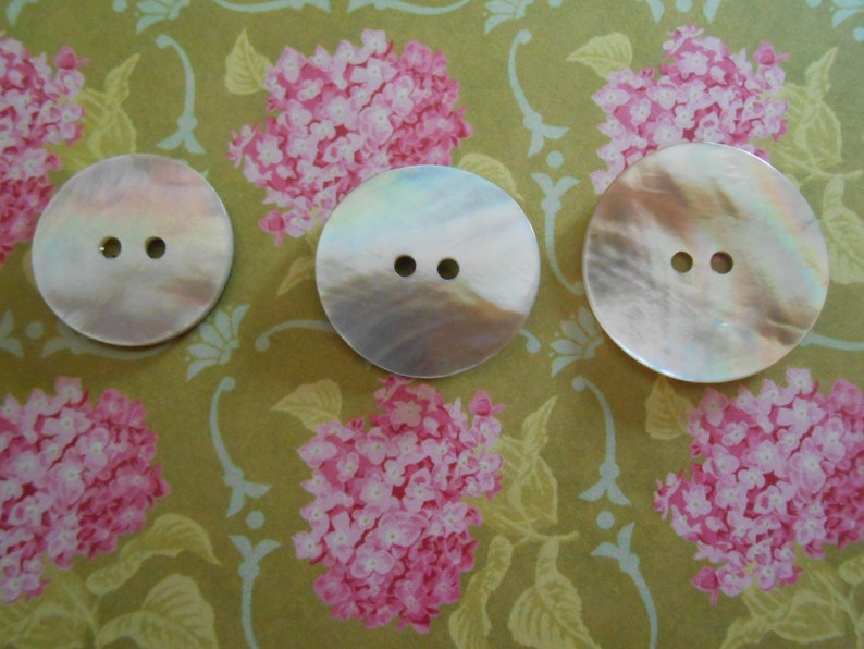 Natural Mother of Pearl Buttons 6 pcs Thin