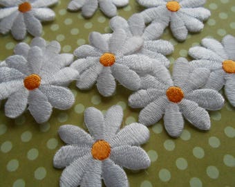 Marguerites blanches en fer à repasser Ensemble de 6 appliques thermo-adhésif brodées