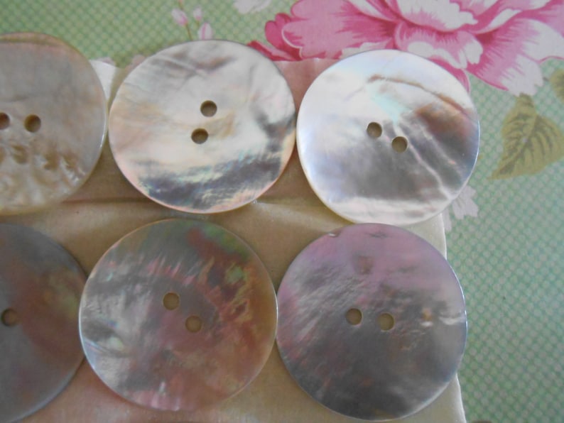 Natural Mother of Pearl Buttons 6 pcs Thin