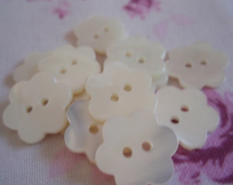 Buttons Mother of Pearl Flowers 6 pcs