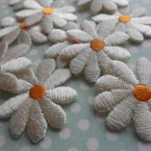 Iron on Embroidered Daisies Set of 6 Ivory Applique Patches