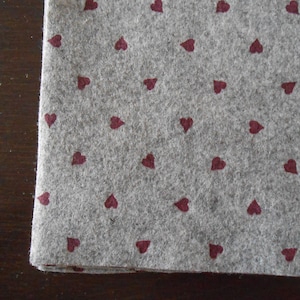 Feltro Grigio Melange Stampato Cuori Rossi 3 Fogli cm 30x40
