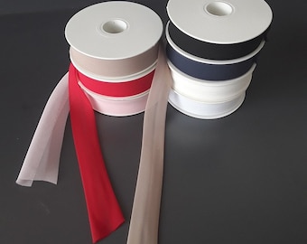 Viés de chiffon com 2,5 cm de largura e 4,5 metros de comprimento. Fita de viés fina e elegante, dobrada.