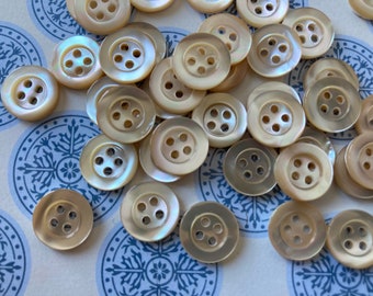 Buttons Mother of Pearl 20 pcs LIN 18 Ivory