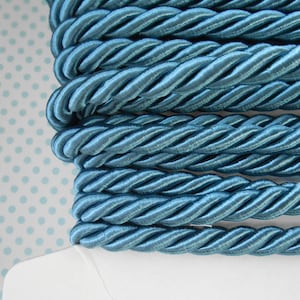 Schnur Verdreht Satin Avio Blue Passementerie 5 Yards 7,5 mm Breite
