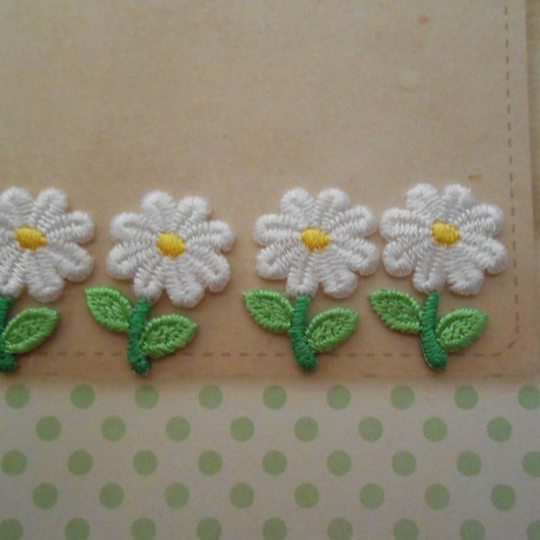 Patches Iron-on White Flowers 4 Appliques Embroidered Daisies
