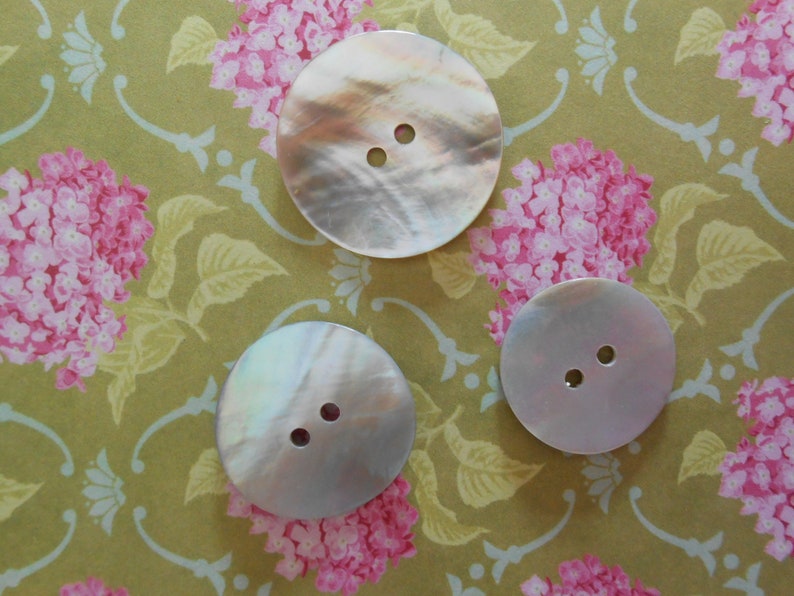 Natural Mother of Pearl Buttons 6 pcs Thin