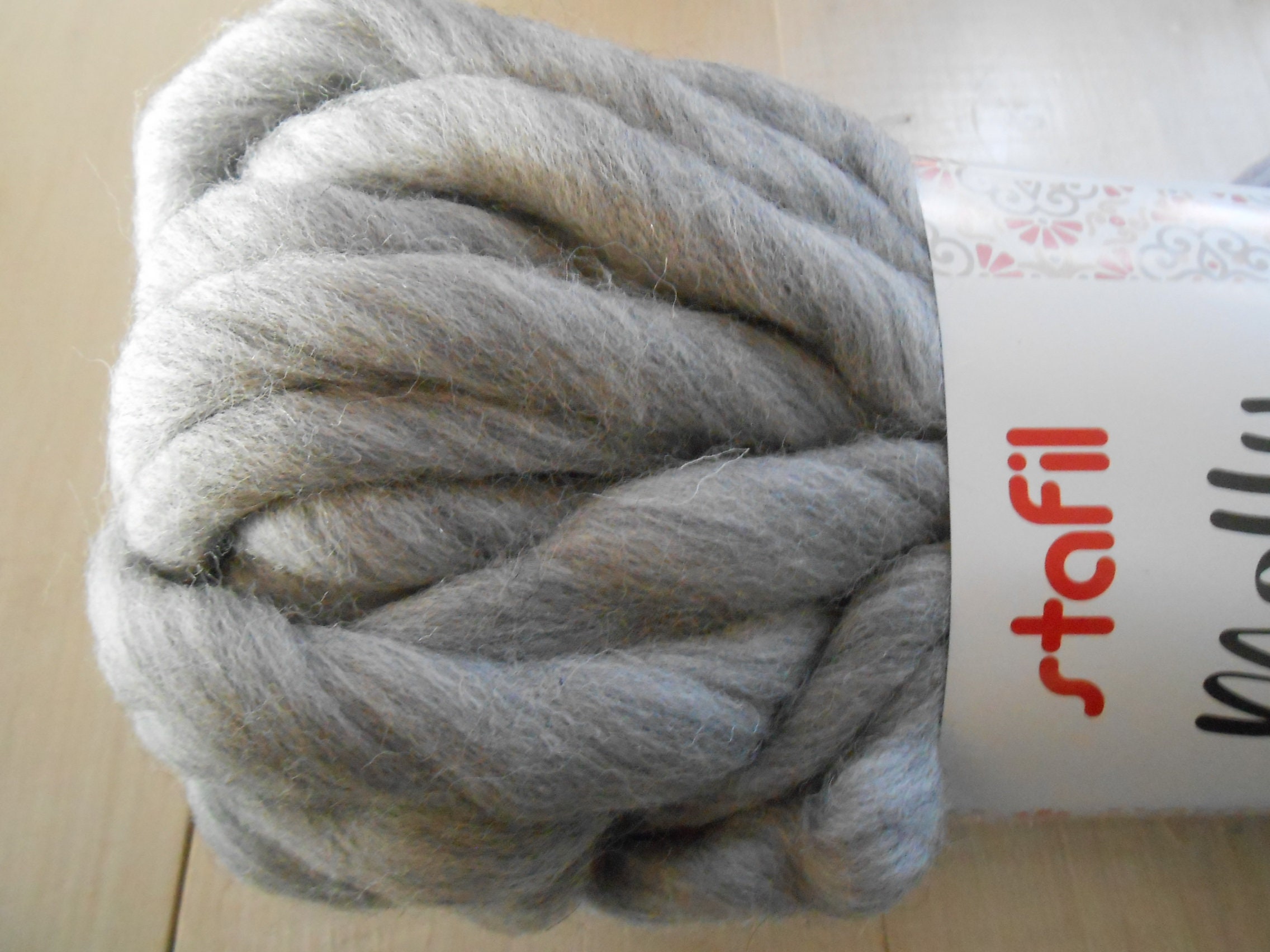 Super Jumbo Yarn 7 Arm Knitting Yarn Giant Wool Yarn for Chunky Knit Gray  Col.5502 