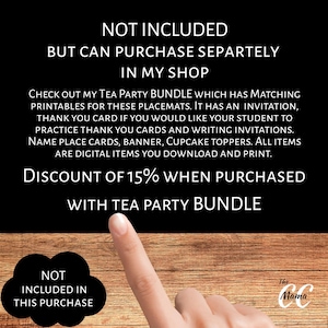 Puede incluir: Imagen con texto: "NO INCLUIDO PERO SE PUEDE COMPRAR POR SEPARADO EN MI TIENDA." El texto describe un paquete de fiesta de t&eacute; con imprimibles a juego, invitaciones y m&aacute;s. Un dedo apunta al texto.