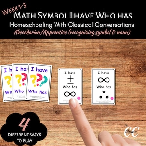 Puede incluir: Tarjetas educativas para la educación en casa. Las tarjetas presentan símbolos matemáticos y el texto "Yo tengo, Quién tiene". Las tarjetas están sobre una superficie de madera con el texto "Semana 1-3" y "Símbolo matemático Yo tengo Quién tiene". La imagen también incluye el texto "4 formas diferentes de jugar".
