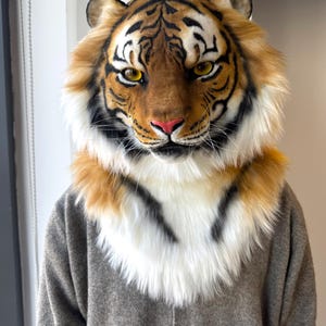 リアルな虎の頭のマスク