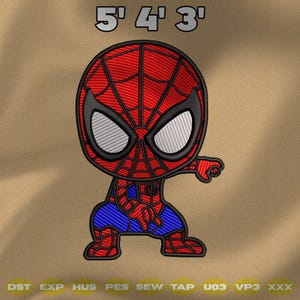 Puede incluir: Diseño bordado de Spider-Man en rojo, negro y azul. El personaje de dibujos animados está en cuclillas con un brazo extendido. El texto "5' 4' 3'" está encima del personaje.
